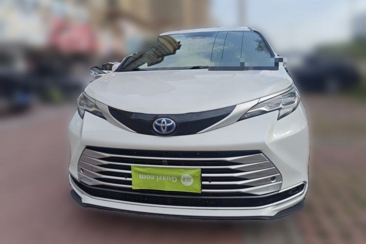 Used Toyota SIENNA 2023 2.5L Hybrid Platinum Edition Front