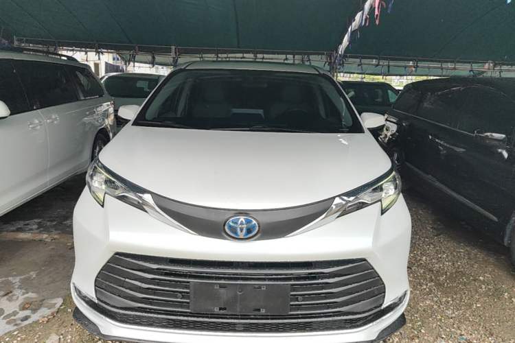 Used Toyota SIENNA 2023 2.5L Hybrid Comfort Edition Front