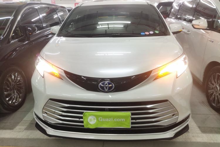 Used Toyota SIENNA 2023 2.5L Hybrid Platinum Edition Front