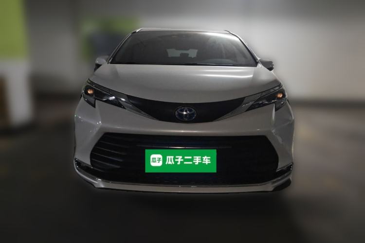 Used Toyota SIENNA 2023 2.5L Hybrid Comfort Edition Front