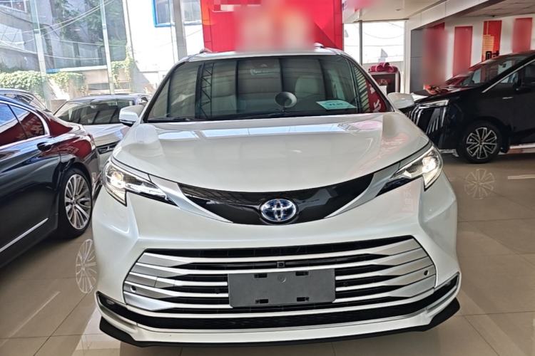 Used Toyota SIENNA 2023 2.5L Hybrid Deluxe Edition Front