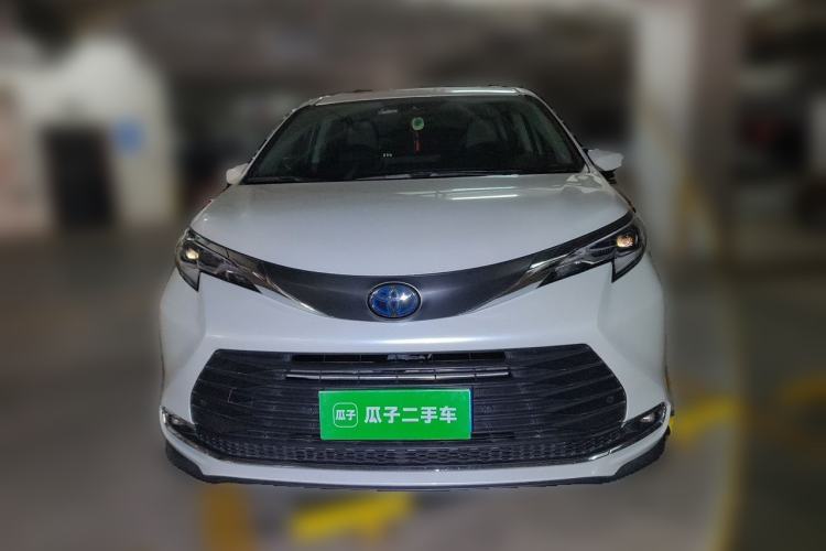 Used Toyota SIENNA 2023 2.5L Hybrid Comfort Edition Front