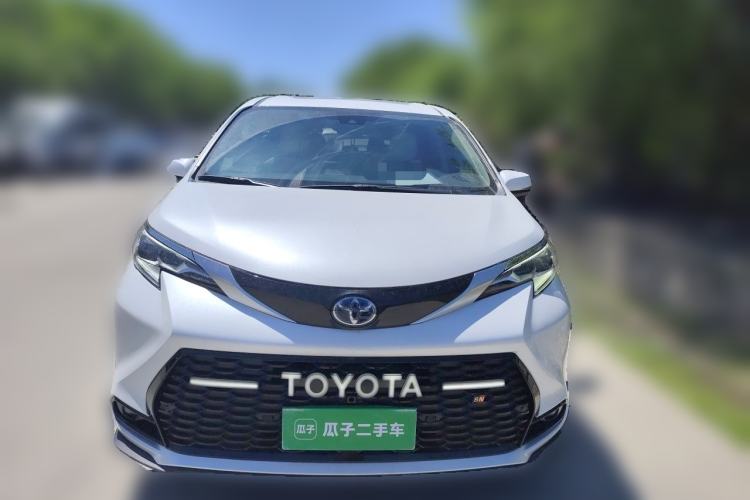 Used Toyota SIENNA 2023 2.5L Hybrid Comfort Edition Front