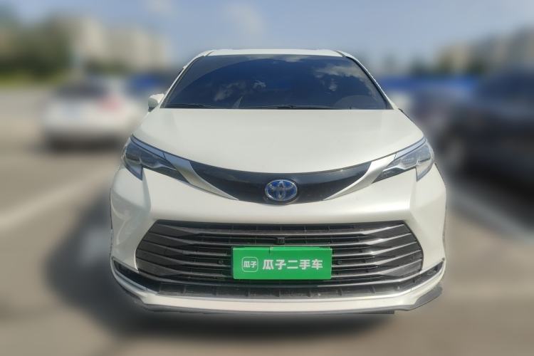 Used Toyota SIENNA 2023 2.5L Hybrid Deluxe Edition Front