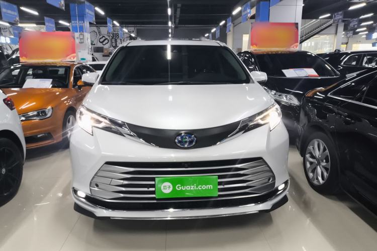 Used Toyota SIENNA 2023 2.5L Hybrid Comfort Edition Front