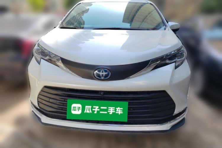 Used Toyota SIENNA 2023 2.5L Hybrid Comfort Edition Front