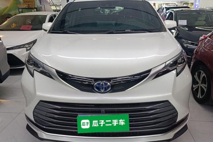 Used Toyota SIENNA 2023 2.5L Hybrid Deluxe Edition Front