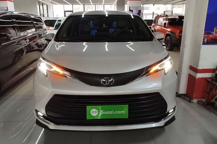 Used Toyota SIENNA 2023 2.5L Hybrid Comfort Edition Front