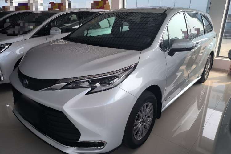 Used Toyota SIENNA 2023 2.5L Hybrid Comfort Edition Front