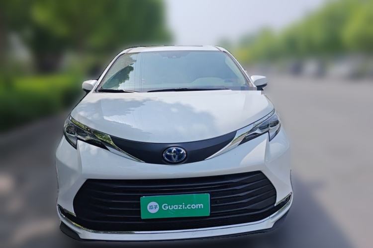 Used Toyota SIENNA 2023 2.5L Hybrid Comfort Edition Front