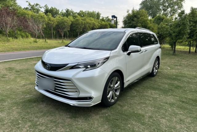 Used Toyota SIENNA 2023 2.5L Hybrid Deluxe Edition