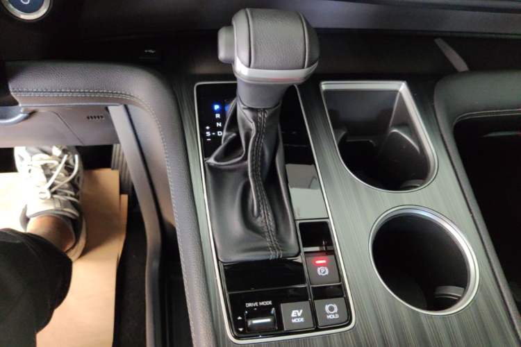 Used Toyota SIENNA 2023 2.5L Hybrid Deluxe Edition Gear Lever