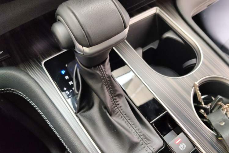 Used Toyota SIENNA 2023 2.5L Hybrid Platinum Edition Gear Lever