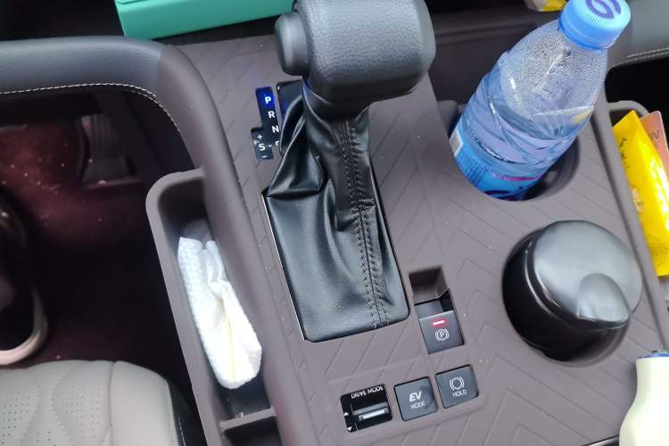 Used Toyota SIENNA 2023 2.5L Hybrid Comfort Edition Gear Lever