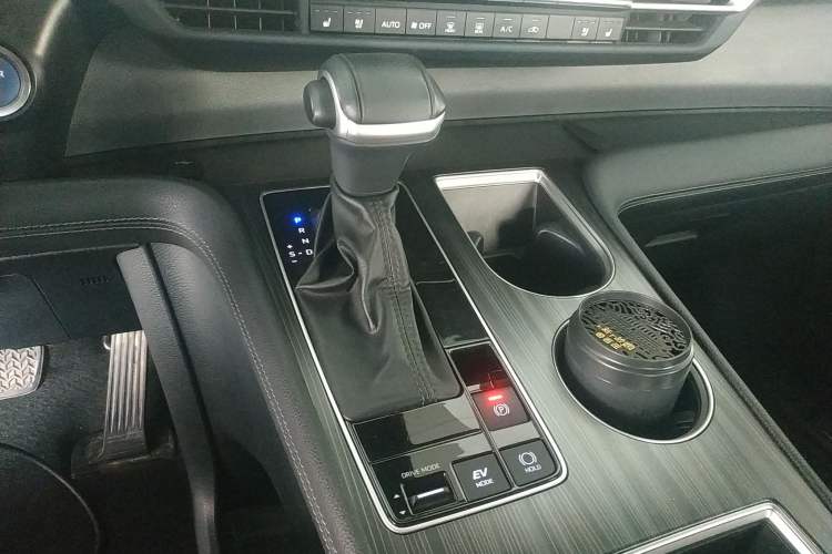 Used Toyota SIENNA 2023 2.5L Hybrid Deluxe Edition Gear Lever