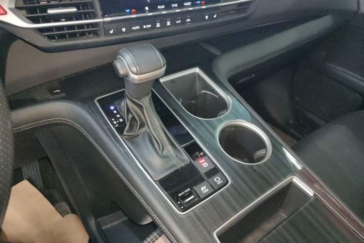 Used Toyota SIENNA 2023 2.5L Hybrid Deluxe Edition Gear Lever