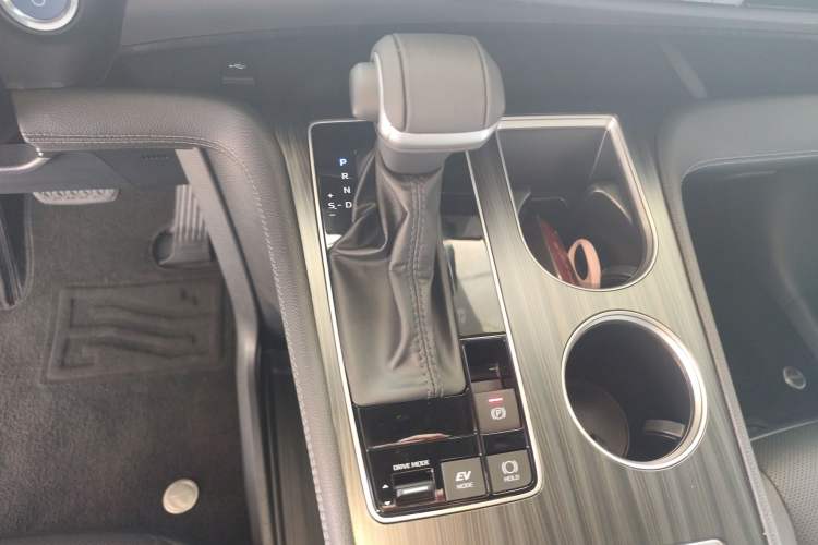 Used Toyota SIENNA 2023 2.5L Hybrid Deluxe Edition Gear Lever