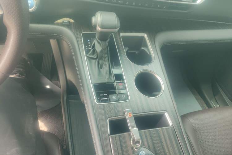 Used Toyota SIENNA 2023 2.5L Hybrid Platinum Edition Gear Lever