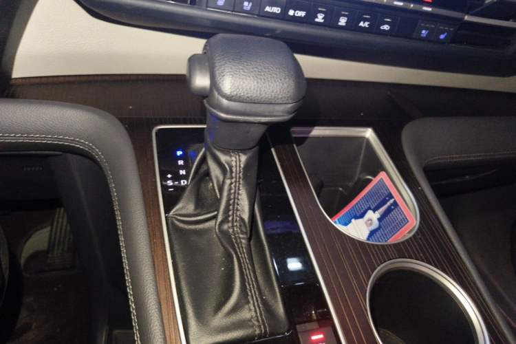 Used Toyota SIENNA 2023 2.5L Hybrid Comfort Edition Gear Lever