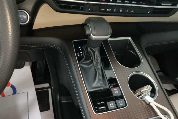 Used Toyota SIENNA 2023 2.5L Hybrid Luxury Edition Gear Lever
