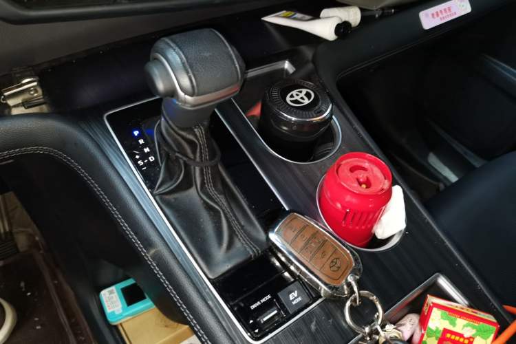 Used Toyota SIENNA 2023 2.5L Hybrid Deluxe Edition Gear Lever