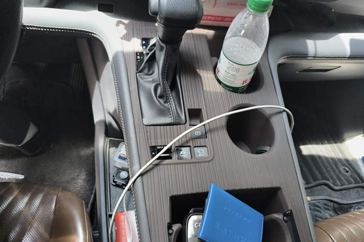 Used Toyota SIENNA 2023 2.5L Hybrid Comfort Edition Gear Lever