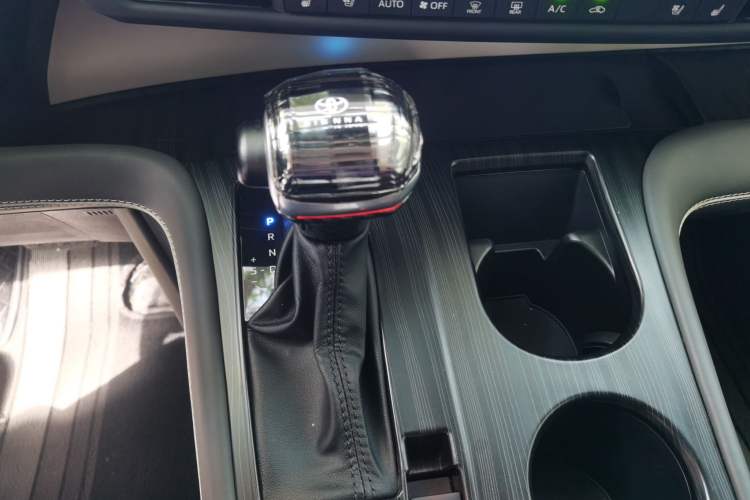Used Toyota SIENNA 2023 2.5L Hybrid Comfort Edition Gear Lever
