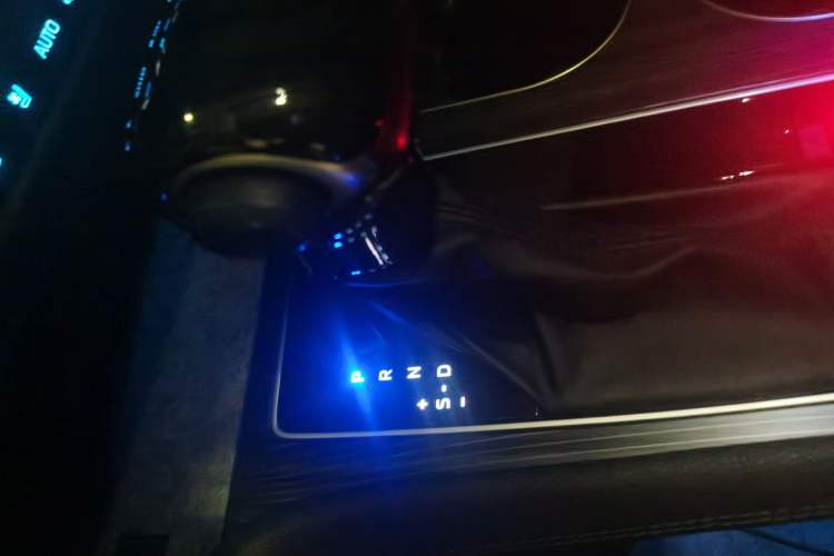 Used Toyota SIENNA 2023 2.5L Hybrid Deluxe Edition Gear Lever