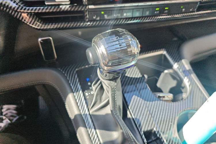 Used Toyota SIENNA 2023 2.5L Hybrid Deluxe Edition Gear Lever