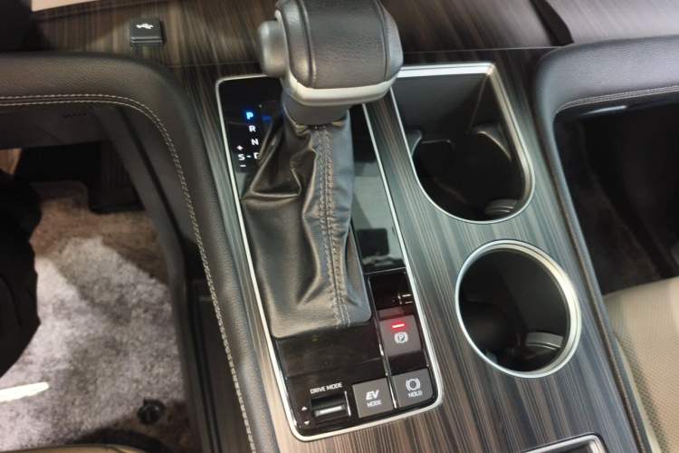 Used Toyota SIENNA 2023 2.5L Hybrid Deluxe Edition Gear Lever