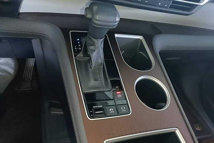 Used Toyota SIENNA 2023 2.5L Hybrid Comfort Edition Gear Lever