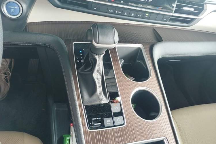 Used Toyota SIENNA 2023 2.5L Hybrid Luxury Edition Gear Lever
