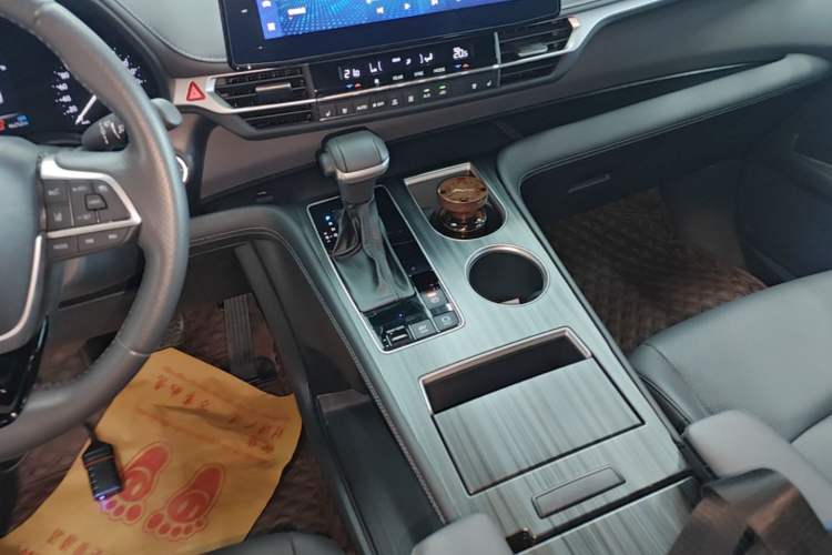 Used Toyota SIENNA 2023 2.5L Hybrid Deluxe Edition Gear Lever