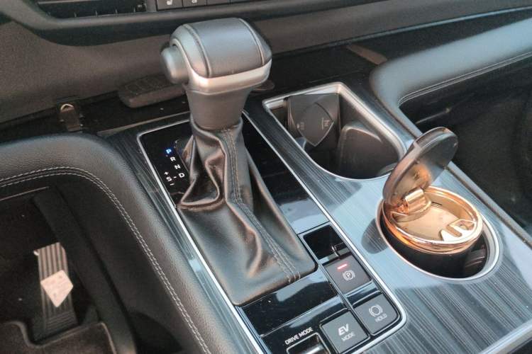 Used Toyota SIENNA 2023 2.5L Hybrid Deluxe Edition Gear Lever