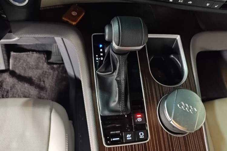 Used Toyota SIENNA 2023 2.5L Hybrid Comfort Edition Gear Lever