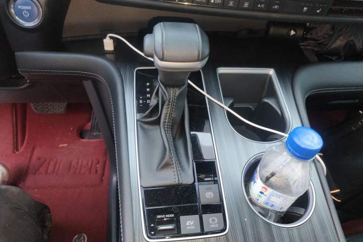 Used Toyota SIENNA 2023 2.5L Hybrid Deluxe Edition Gear Lever
