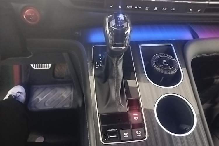 Used Toyota SIENNA 2023 2.5L Hybrid Deluxe Edition Gear Lever