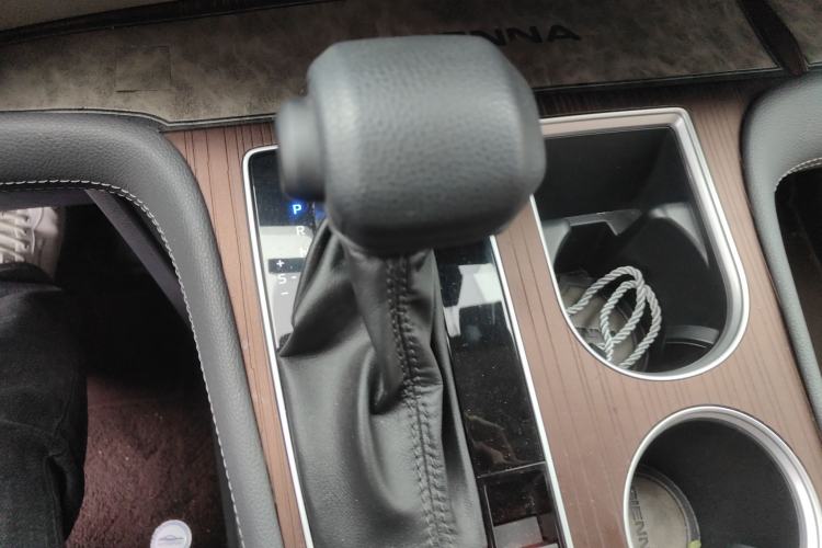 Used Toyota SIENNA 2023 2.5L Hybrid Comfort Edition Gear Lever