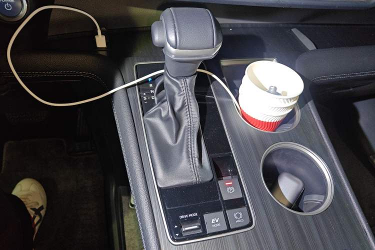 Used Toyota SIENNA 2023 2.5L Hybrid Deluxe Edition Gear Lever