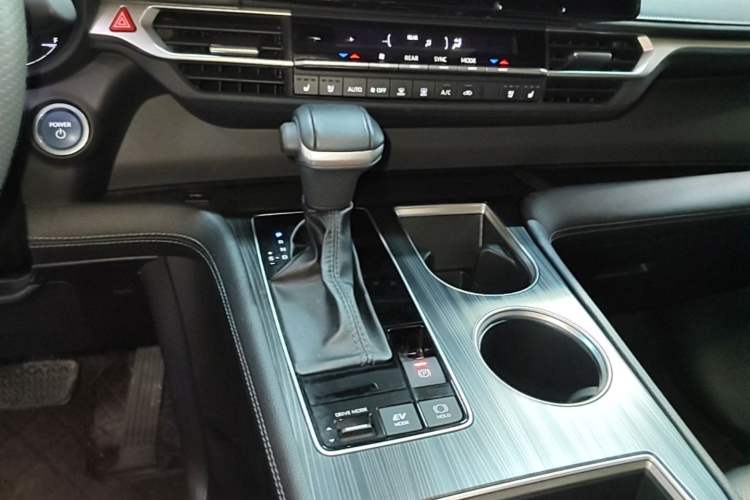 Used Toyota SIENNA 2023 2.5L Hybrid Deluxe Edition Gear Lever