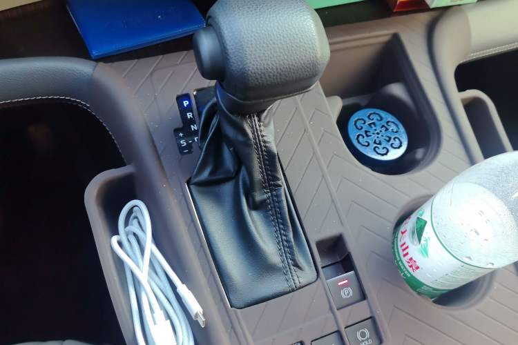 Used Toyota SIENNA 2023 2.5L Hybrid Comfort Edition Gear Lever