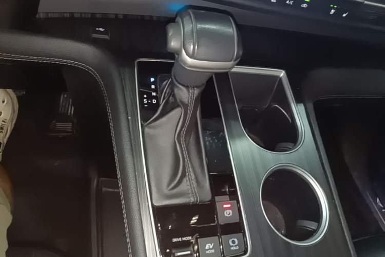 Used Toyota SIENNA 2023 2.5L Hybrid Deluxe Edition Gear Lever