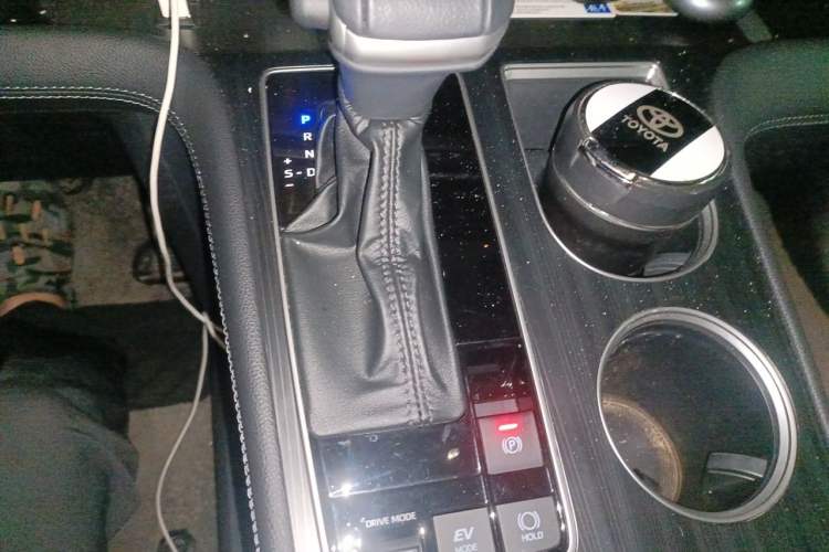 Used Toyota SIENNA 2023 2.5L Hybrid Deluxe Edition Gear Lever