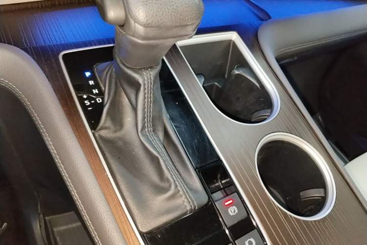 Used Toyota SIENNA 2023 2.5L Hybrid Comfort Edition Gear Lever