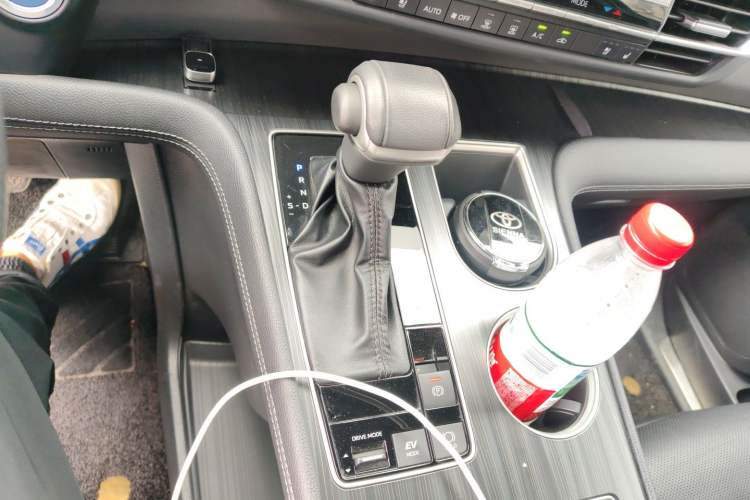 Used Toyota SIENNA 2023 2.5L Hybrid Deluxe Edition Gear Lever
