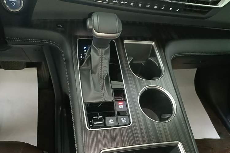 Used Toyota SIENNA 2023 2.5L Hybrid Platinum Edition Gear Lever
