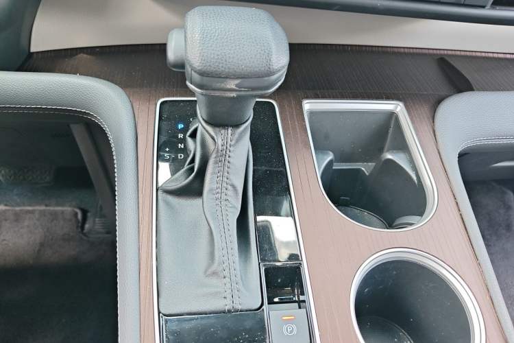 Used Toyota SIENNA 2023 2.5L Hybrid Comfort Edition Gear Lever