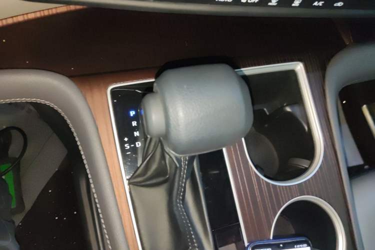 Used Toyota SIENNA 2023 2.5L Hybrid Comfort Edition Gear Lever