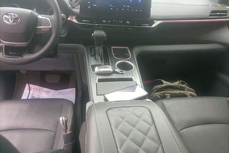 Used Toyota SIENNA 2023 2.5L Hybrid Deluxe Edition Gear Lever