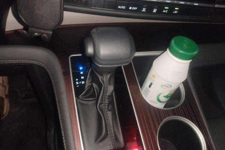 Used Toyota SIENNA 2023 2.5L Hybrid Comfort Edition Gear Lever